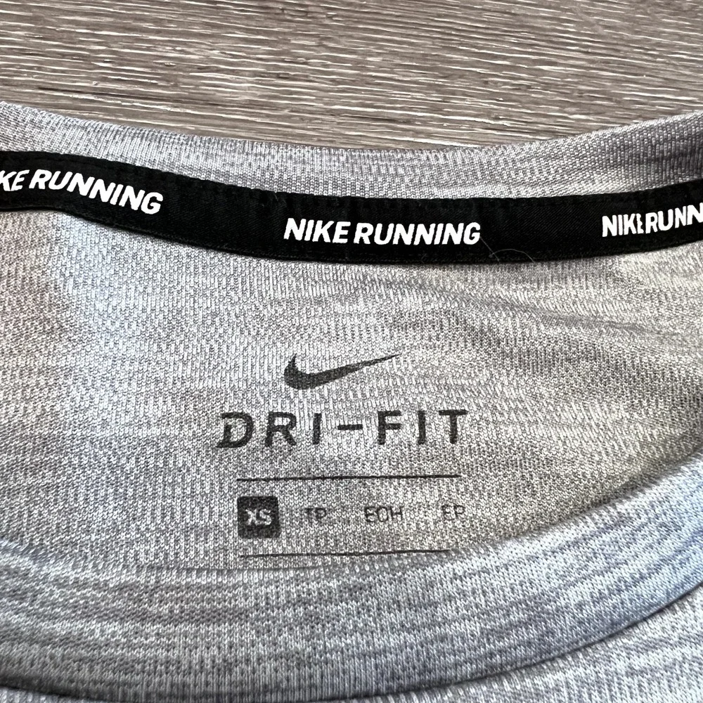 Nike Running Shirt Womens XS Gray Dri-FIT Mesh Performance Activewear Sporty Gym